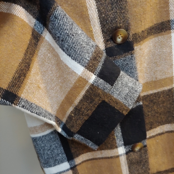 🏷️LAST ONE 🏷️Plaid Flannel Shacket Shirt Jacket Tan & Navy - Picture 3 of 4